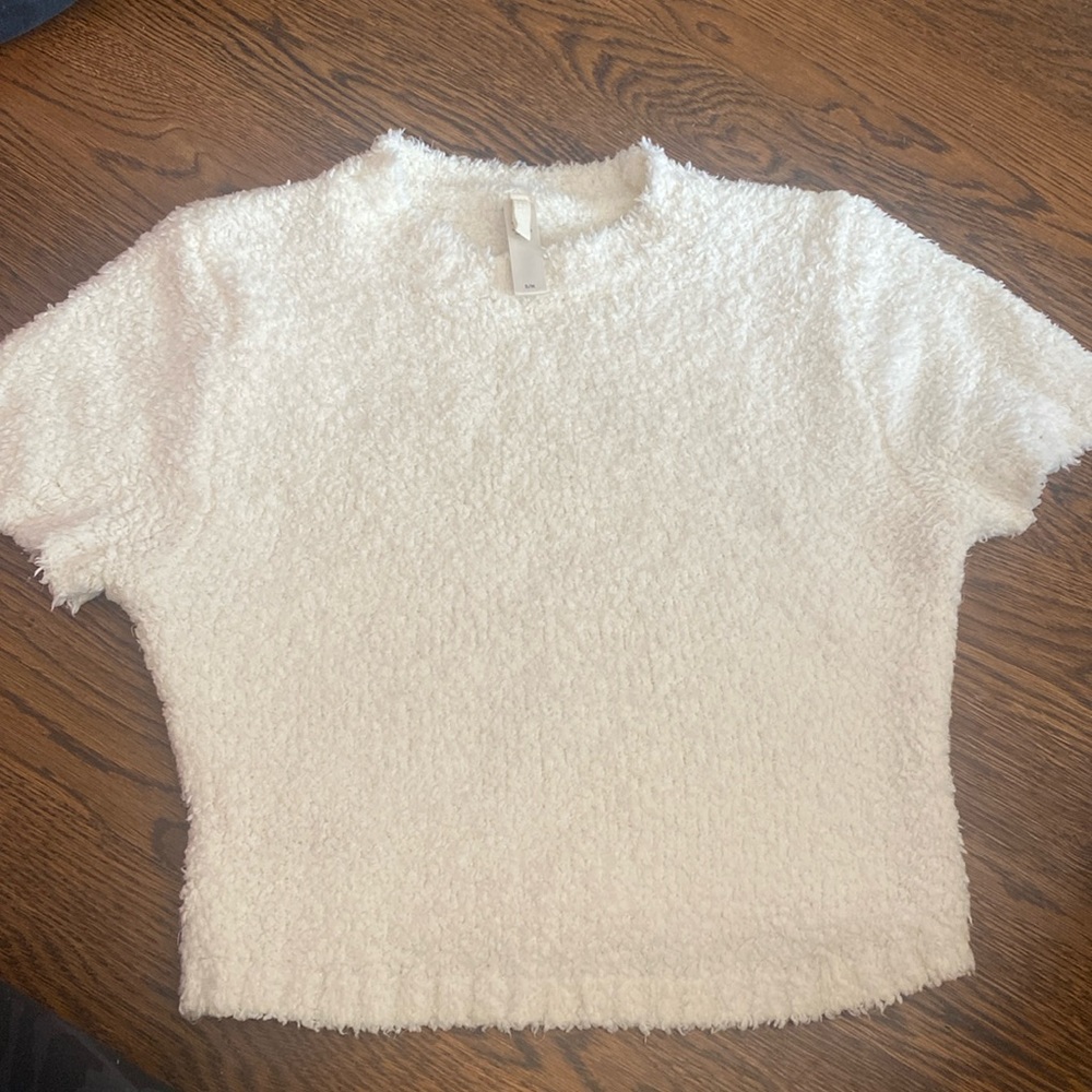Skims short sleeve crop plush shirt size s/m